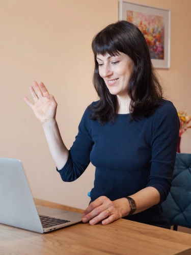 Psychotherapeutin führt online Sitzung Therapie durch